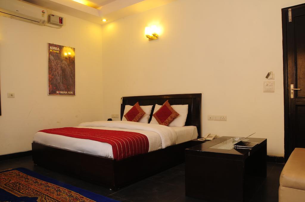 Airport Hotel Daya Capitol Nova Deli Quarto foto